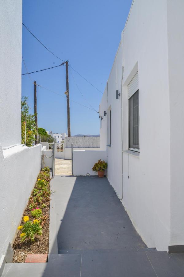 Tzoka'S Apartments Adamantas  Exterior photo