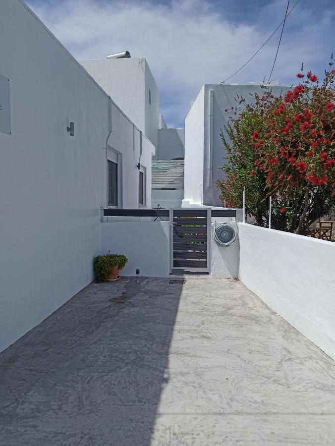Tzoka'S Apartments Adamantas  Exterior photo